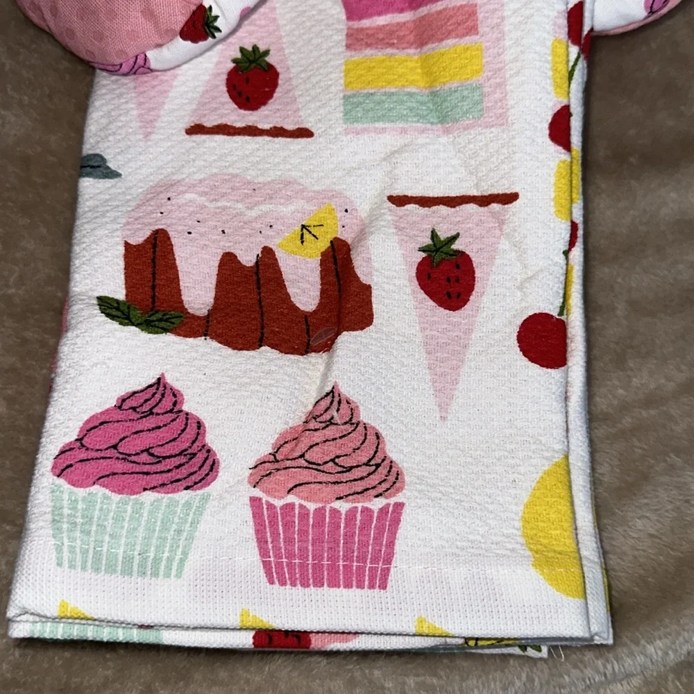 Kate Spade Baking Hand Towel and Oven Mit Set